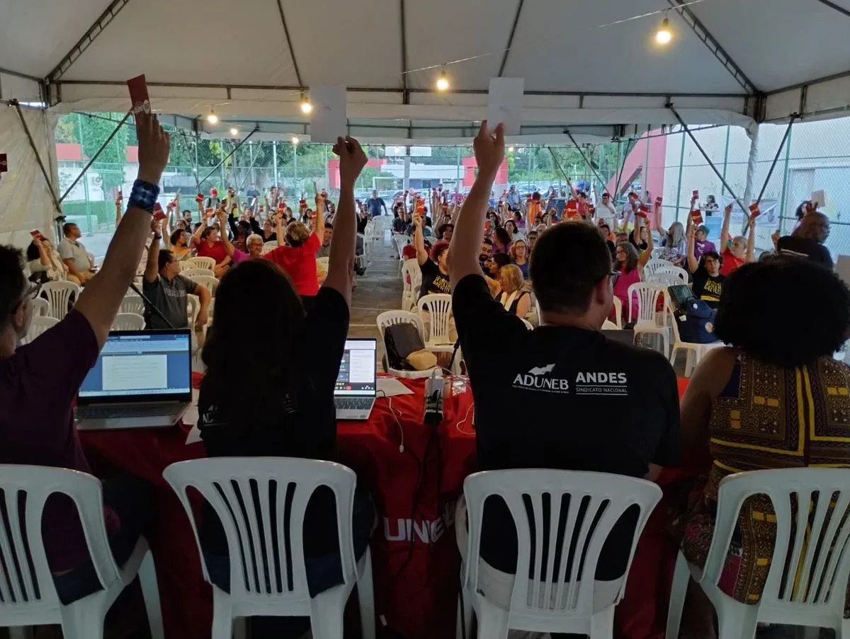 Professores da UNEB anunciam encerramento da greve e retorno às aulas