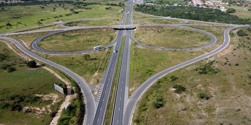 A BR-116 é uma rodovia extensa e, portanto, acidentes podem ocorrer ao longo do seu trajeto. As causas podem variar e incluem, por exemplo, excesso de velocidade, falha mecânica, erro humano ou condições da pista/Foto: Divulgação/GOVBA