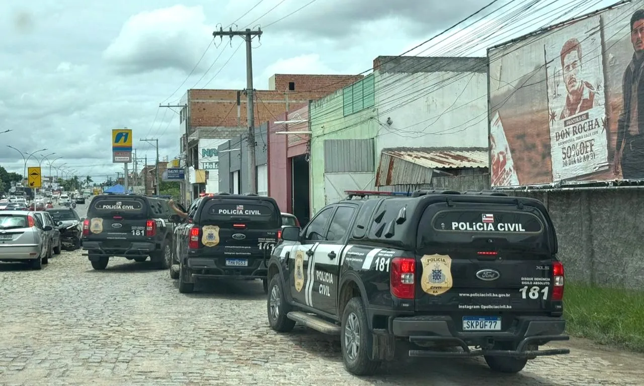 Um homem de 25 anos suspeito de envolvimento em roubos de motocicletas ocorridos na região da Costa do Descobrimento, foi preso na manhã desta quarta-feira (1º), no bairro Vila Parracho, em Porto Seguro.