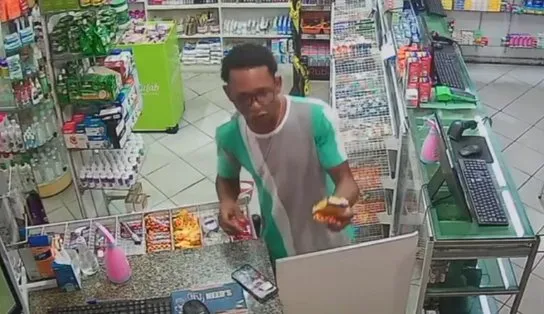 Vida dura! Bandido assalta farmácia em Salvador e leva remédio para disfunção erétil; assista
