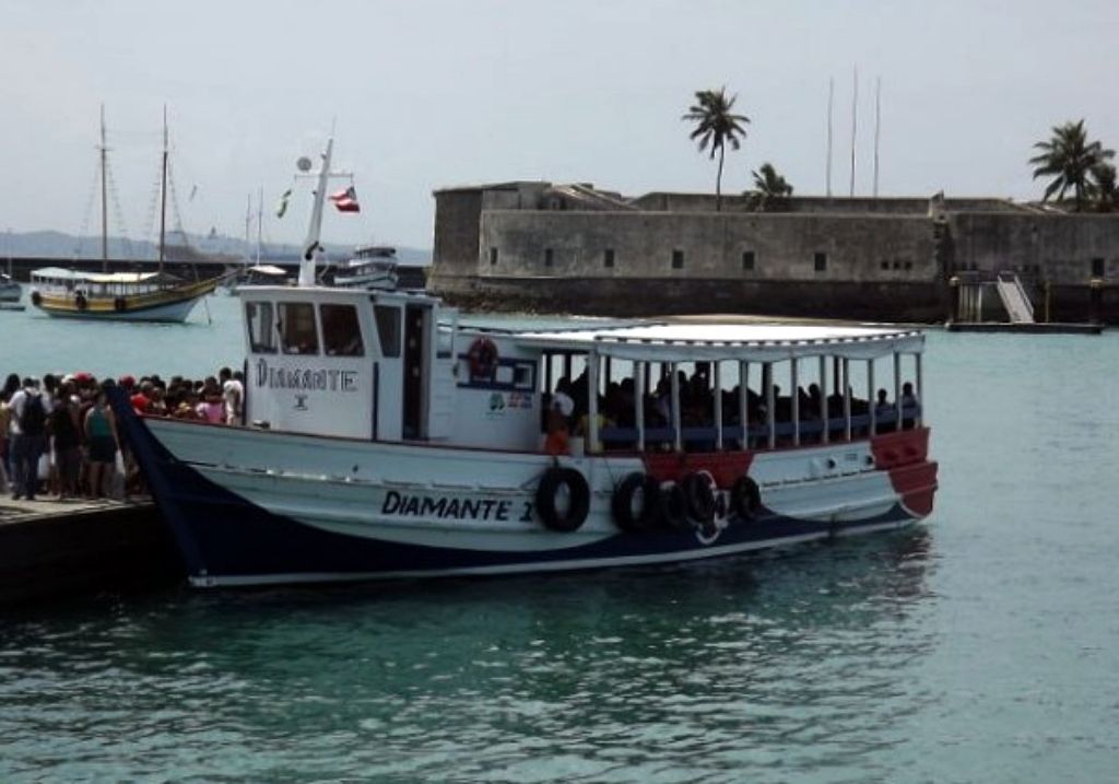 Travessia Salvador-Mar Grande está suspensa há três dias devido às más condições de navegabilidade. Foto: Astramab