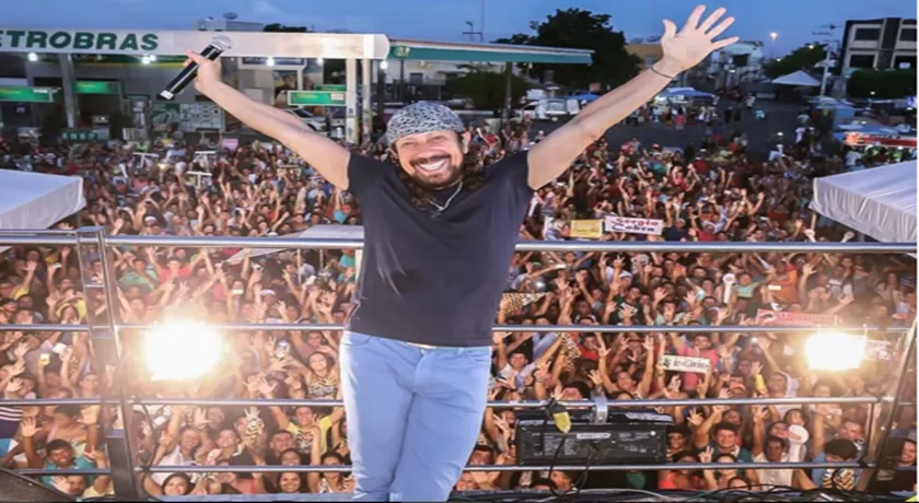 ABERTURA: Irreverência e muita festa marcam primeiro dia do Carnaval; Hoje, tem Ivete e Bell Marques sem cordas