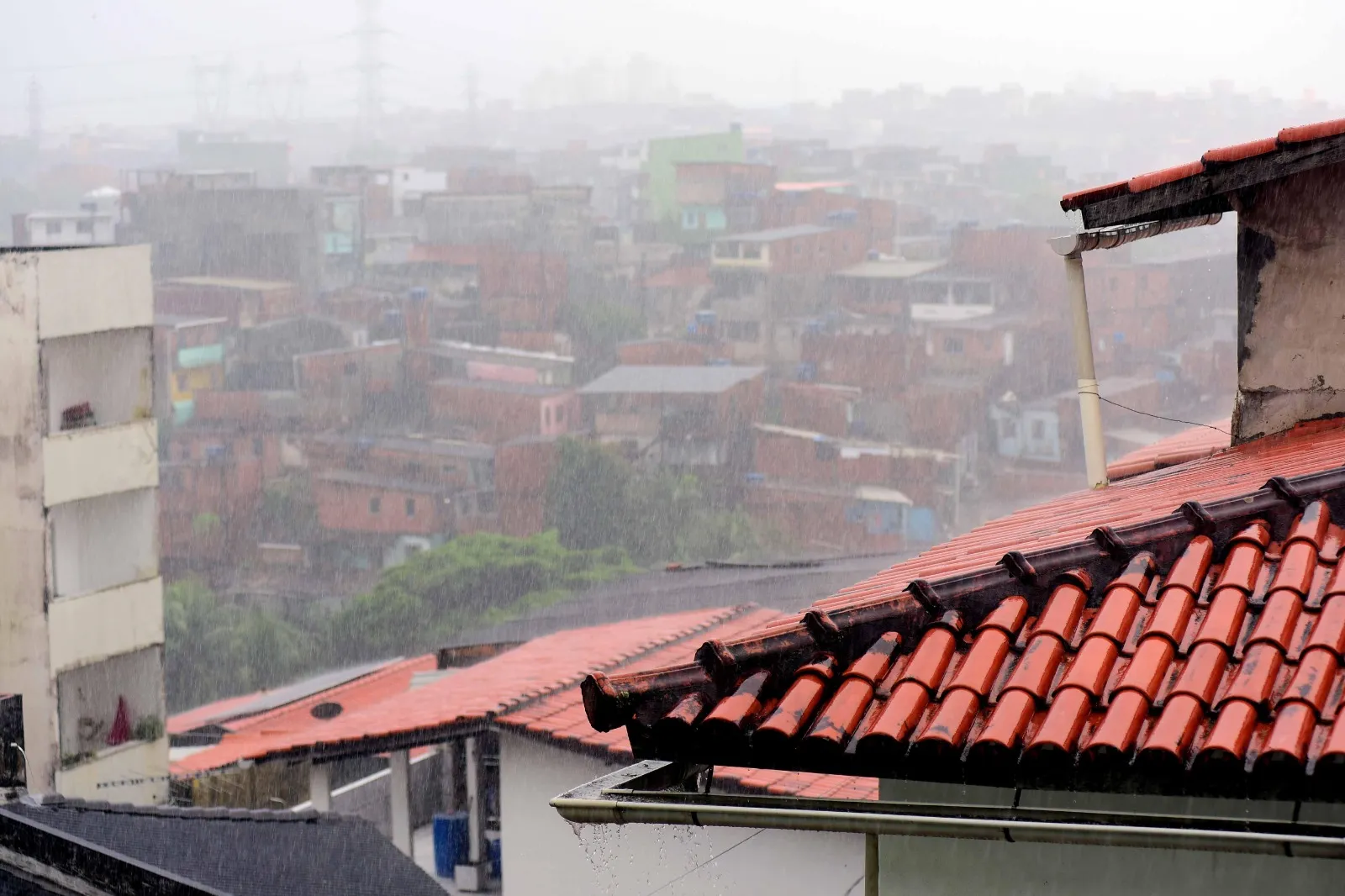 Defesa Civil alerta para chuvas fortes e ventos em Salvador a partir de quarta