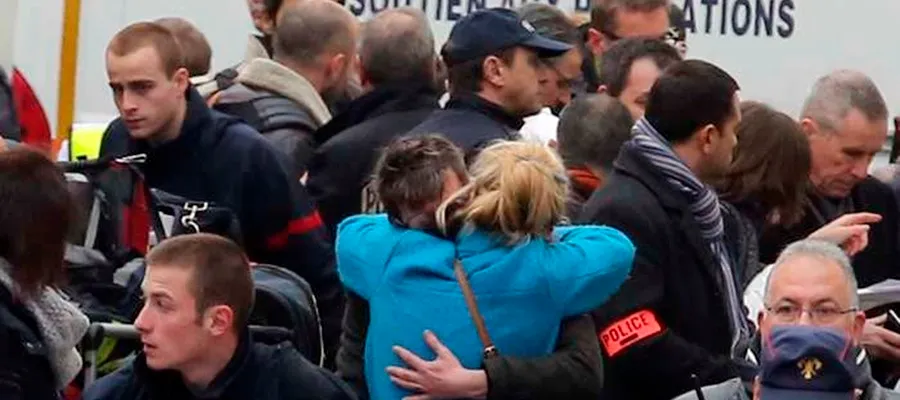 Veja fotos e vídeos do atentado terrorista contra revista em Paris