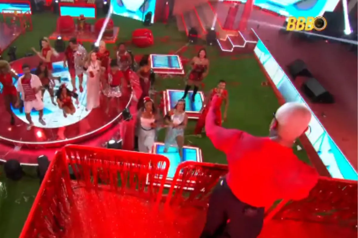 Léo Santana reage a pergunta de Milena sobre segundo filho: “Não vou falar”