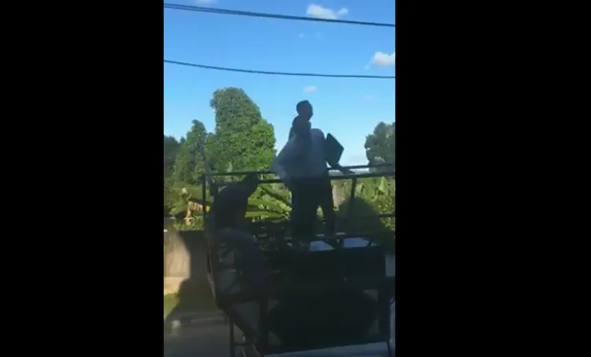 Vídeo: Pastor Isidório cai de mini-trio durante campanha em São Francisco do Conde