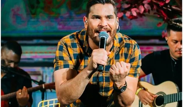 Sertanejo Cauan grava vídeo e agradece aos fãs após saída da UTI; "Deus promoveu uma cura grande"