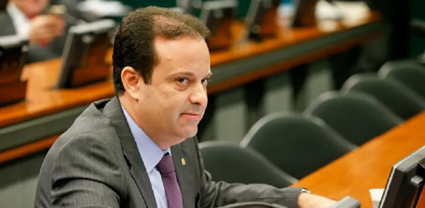 &#8216;LAMBE BOTAS&#8217;: Temer escolhe aliado de Cunha para ser líder do governo na Câmara