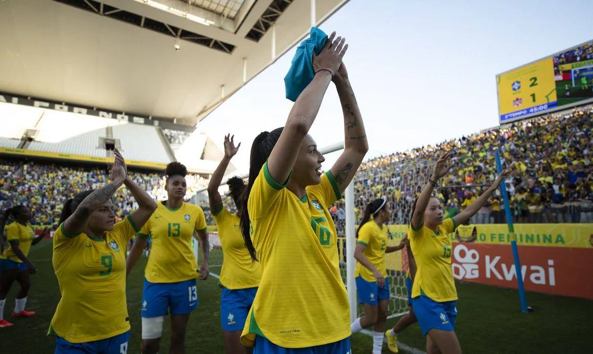 Brasil sobe uma posição no ranking da FIFA do futebol feminino