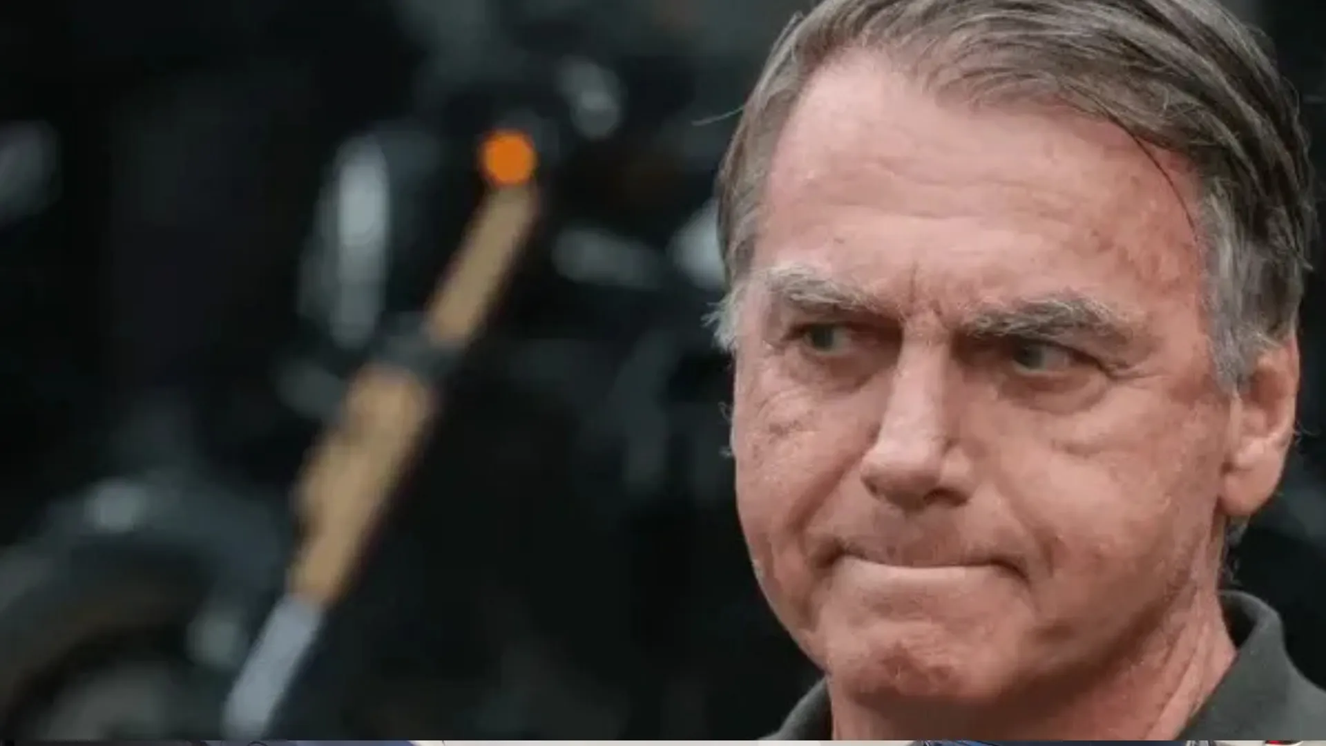 Moraes autoriza exames de Bolsonaro em hospital após queda na prisão