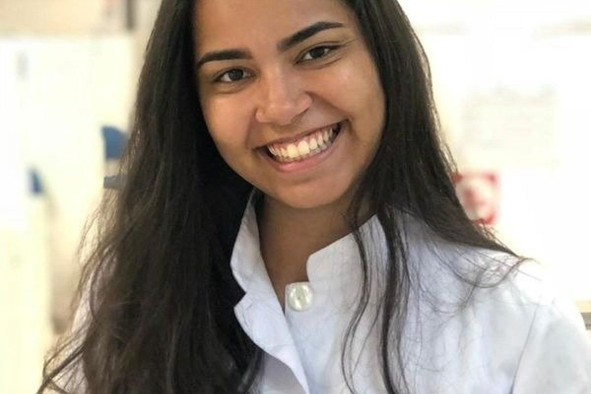 Larissa Azevedo foi homenageada antes do clássico Ba-Vi