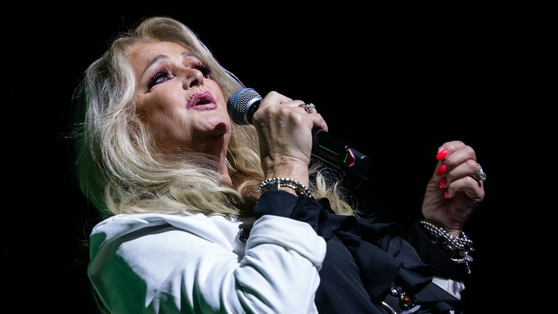 Morre Bonnie Tyler, voz de 'Total Eclipse of the Heart', aos 75 anos