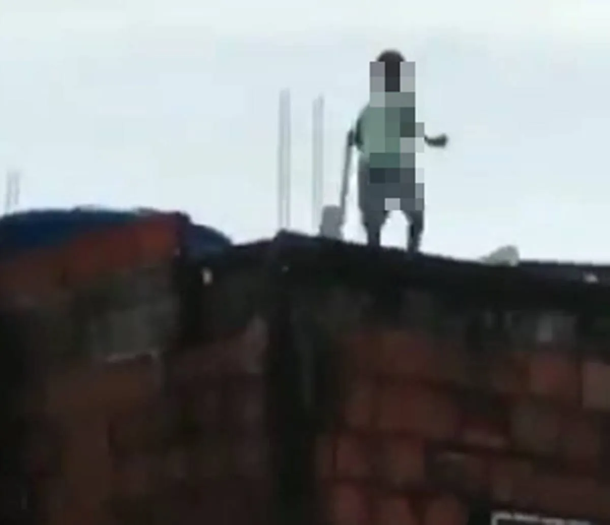 Criança autista é resgatada em laje de creche em Salvador