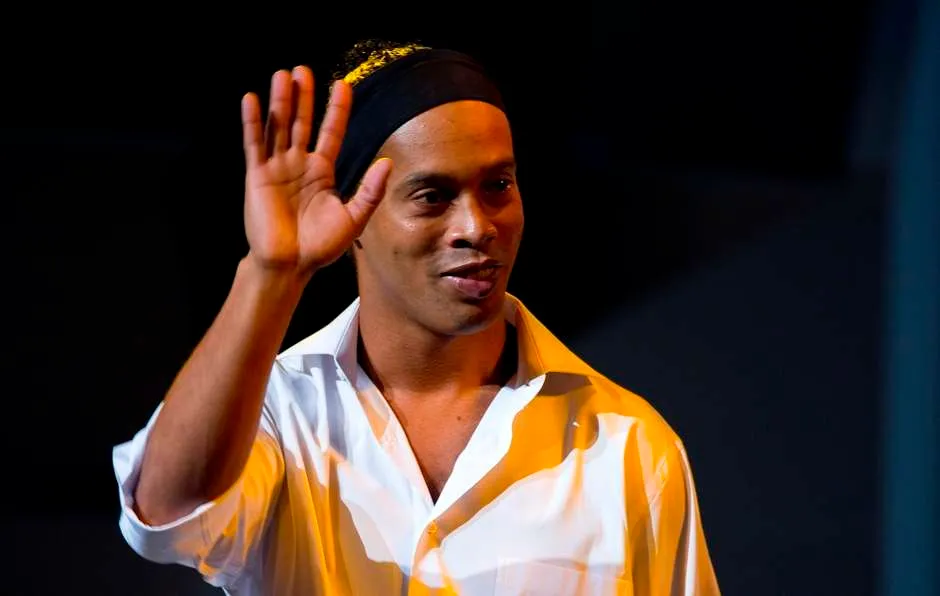 VOLTA DO GAÚCHO: Ronaldinho anuncia acerto com clube peruano