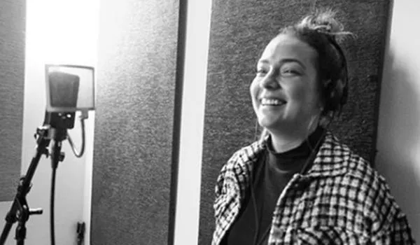 Mãe do filho de Neymar, Carol Dantas anuncia carreira musical com parceria do novo marido