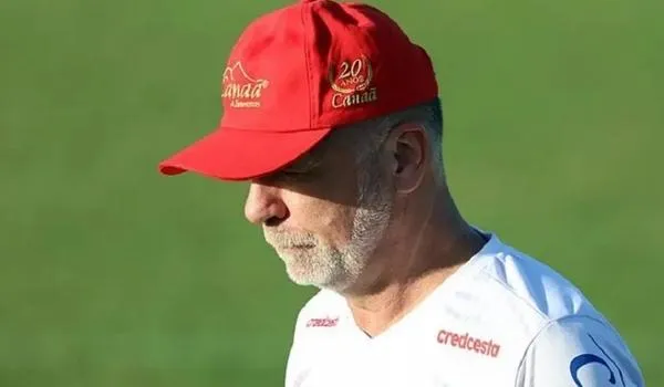 Após derrota para o Flamengo, Bahia demite Mano e afasta Ramírez por acusação de racismo