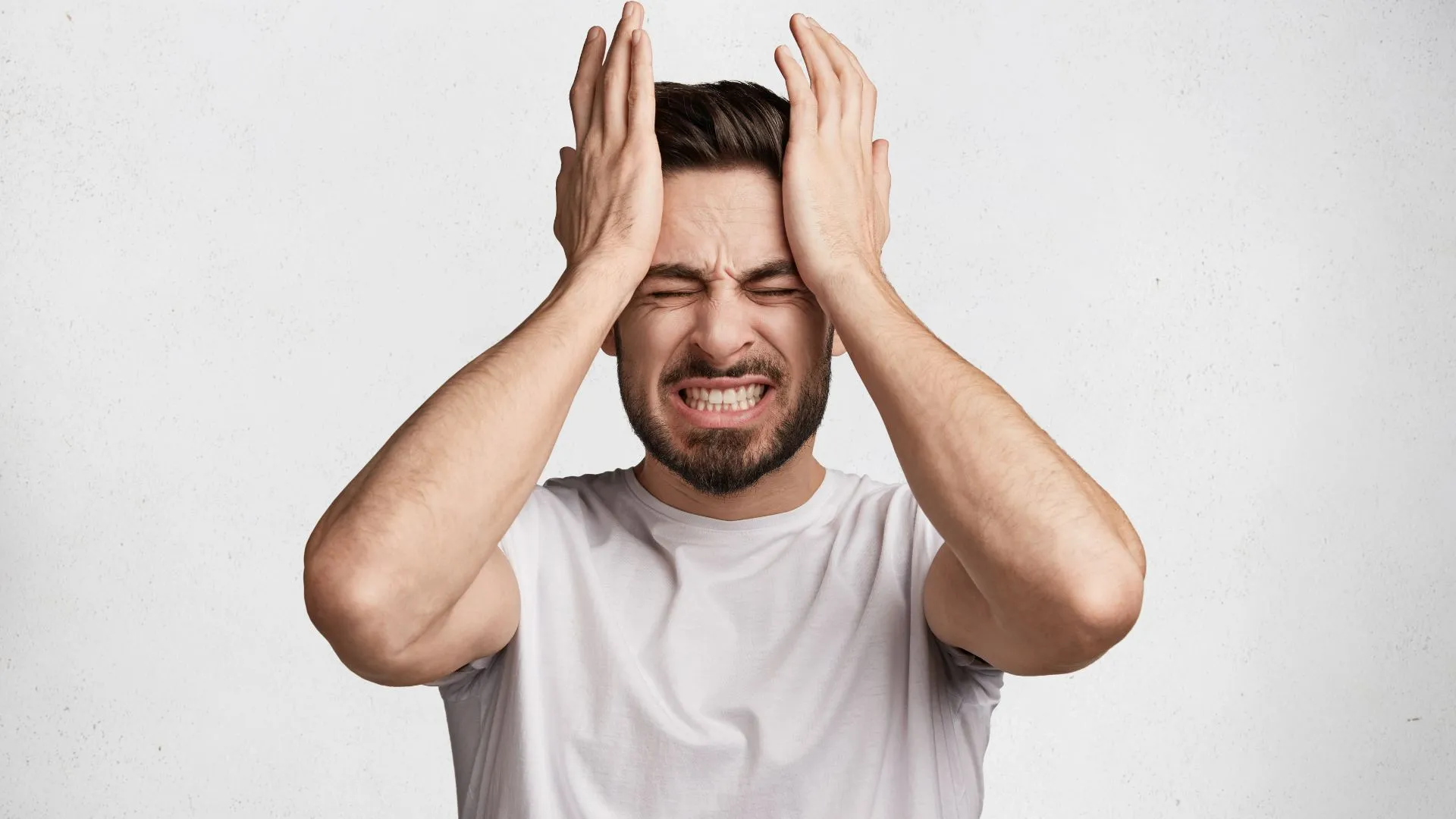 Raiva associada à injustiça pode intensificar dor crônica? Entenda