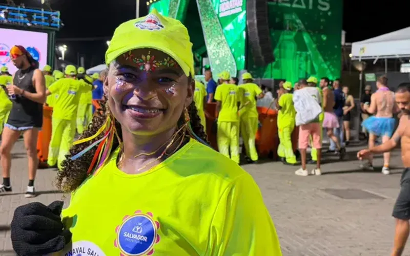 A Empresa de Limpeza Urbana de Salvador (Limpurb) refor&ccedil;a o efetivo com equipes extras, atuando em regime de plant&atilde;o 24 horas para garantir a higieniza&ccedil;&atilde;o imediata ap&oacute;s a passagem dos trios el&eacute;tricos/Foto: Jo&atilde;o Tramm/Aratu On