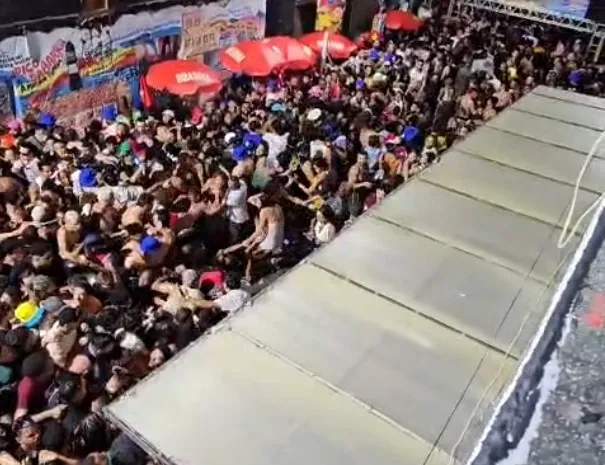 Vídeos mostram tumulto e pessoas pisoteadas durante Anitta na Barra