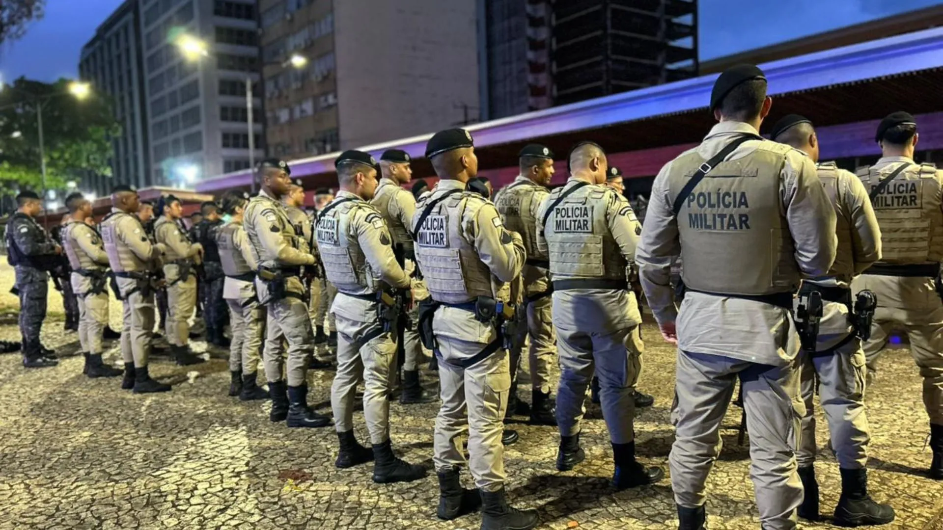 Policiamento é reforçado durante operação na Gamboa, em Salvador