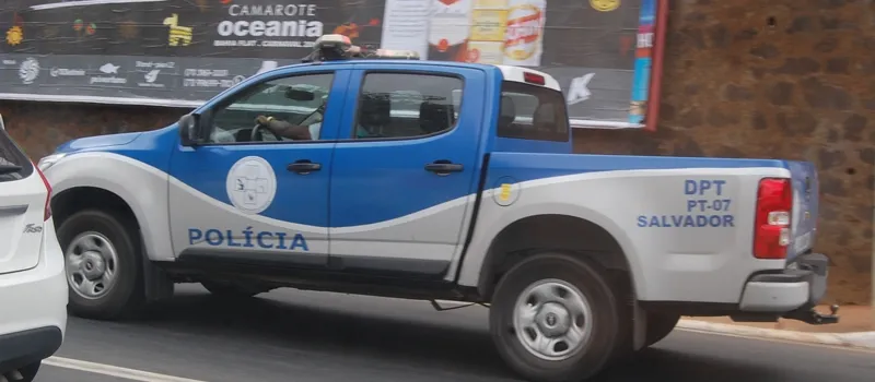 Operação para desmontar quadrilha especializada em roubos de veículos deixa um morto em Salvador