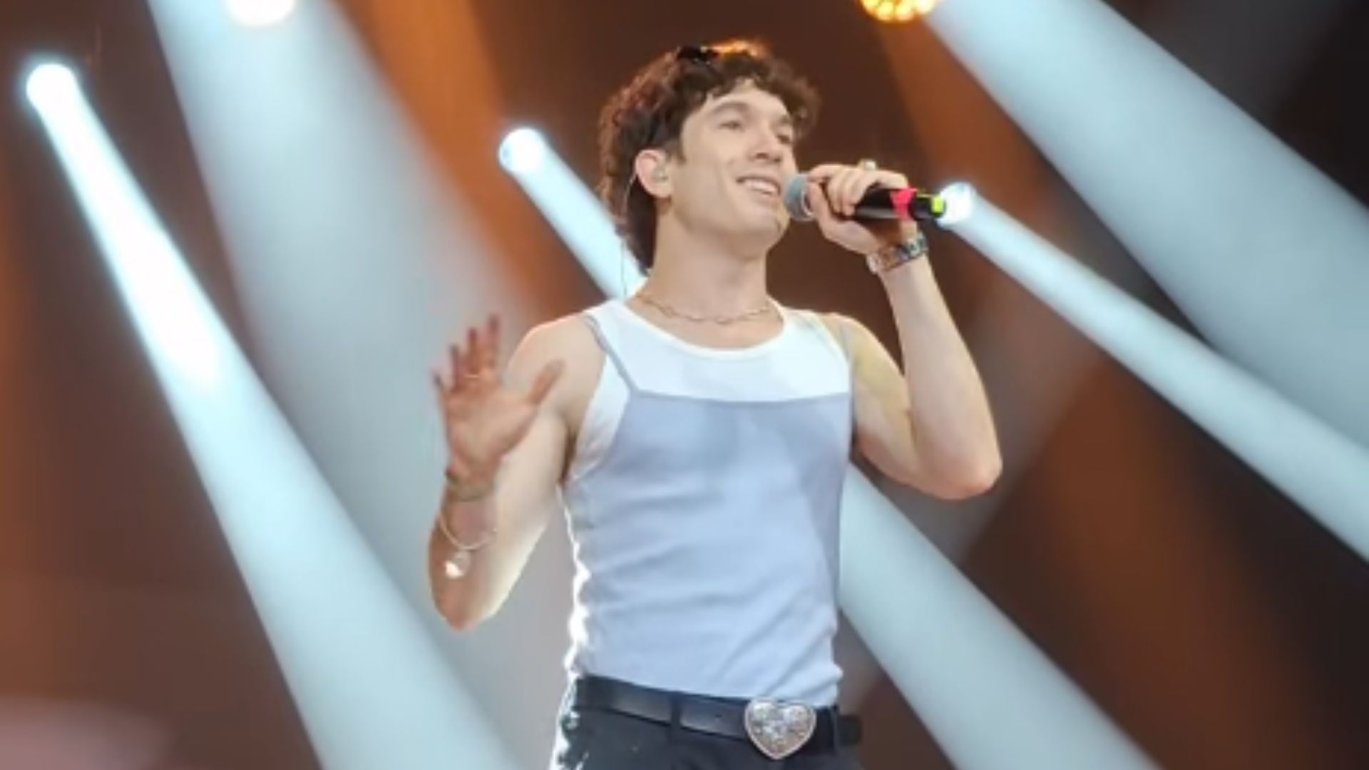 Cantor mexicano Leon Leiden fez o show de abertura da apresenta&ccedil;&atilde;o de Christian Ch&aacute;vez em Salvador | Foto: reprodu&ccedil;&atilde;o/Instagram