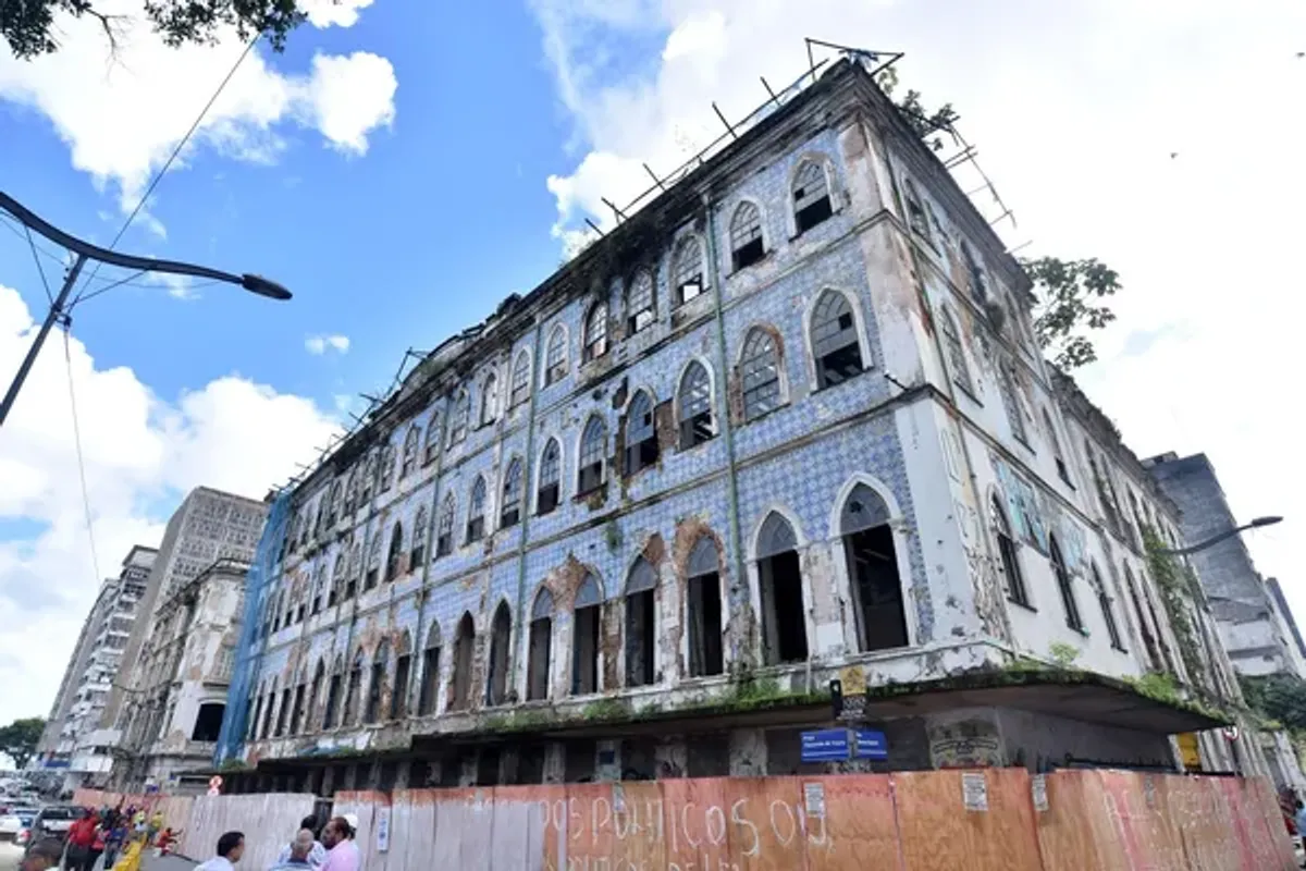magem do antigo Casar&atilde;o dos Azulejos antes de reforma que culminou na constru&ccedil;&atilde;o da Cidade da M&uacute;sica, no Com&eacute;rcio | Foto: Max Haack/Secom