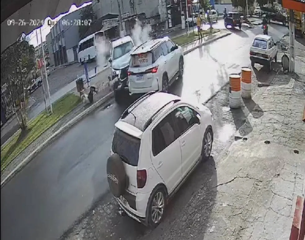 Homem morre imprensado entre dois carros após veículo invadir academia em Santo Antônio de Jesus