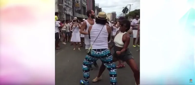 ‘DIABO NO QUADRIL’: Baianos e turistas ‘caem no samba’ durante Lavagem do Bonfim; Veja vídeo