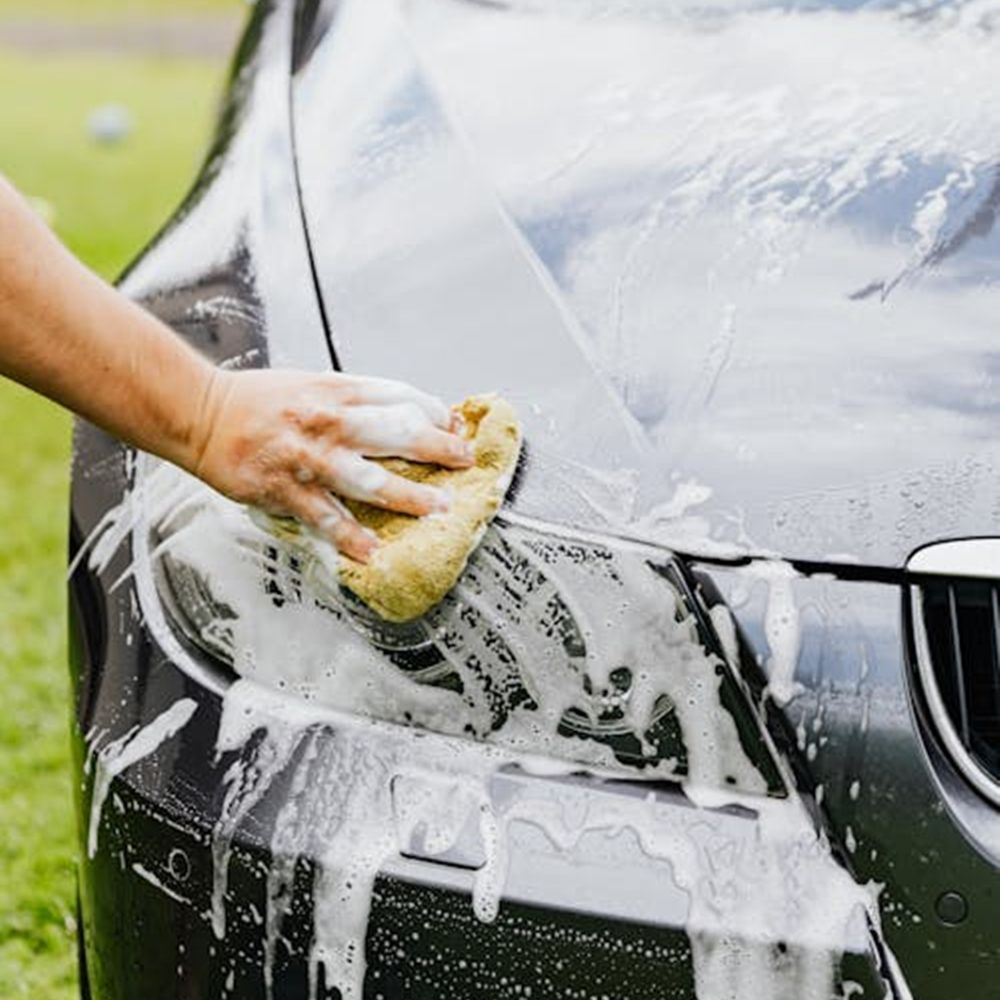 Lavador de carros é uma das vagas para esta sexta-feira (13) | Foto: Pexels