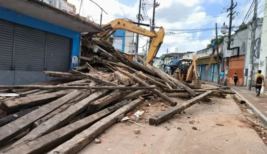 Trabalhadores fazem longas caminhadas e reclamam da interdição na Baixa dos Sapateiros