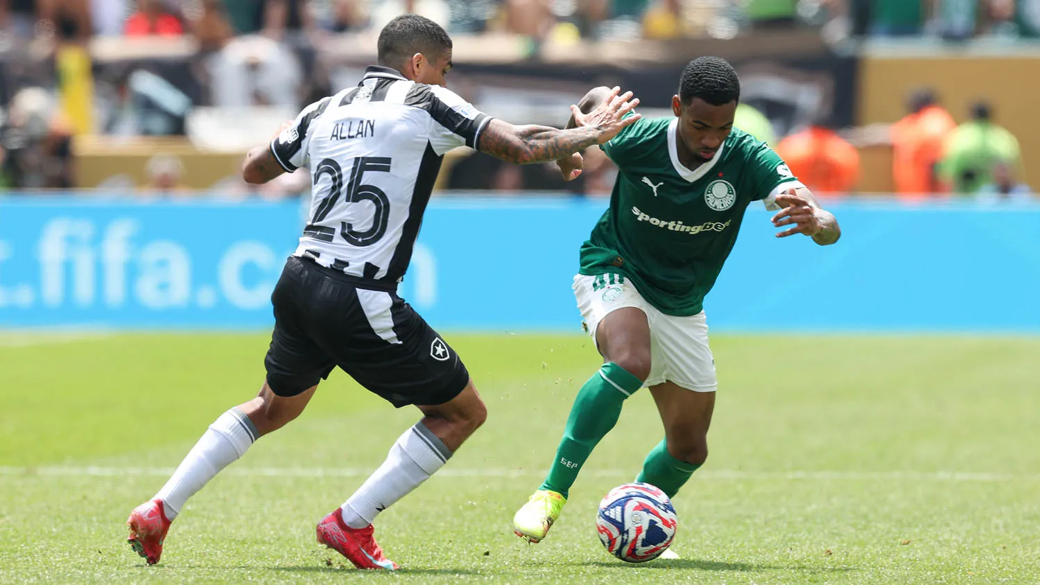 Palmeiras vence Botafogo e avança às quartas da Copa do Mundo de Clubes