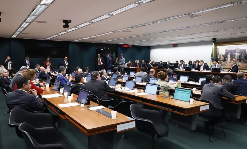 Comissão especial da Câmara aprova texto da reforma da Previdência