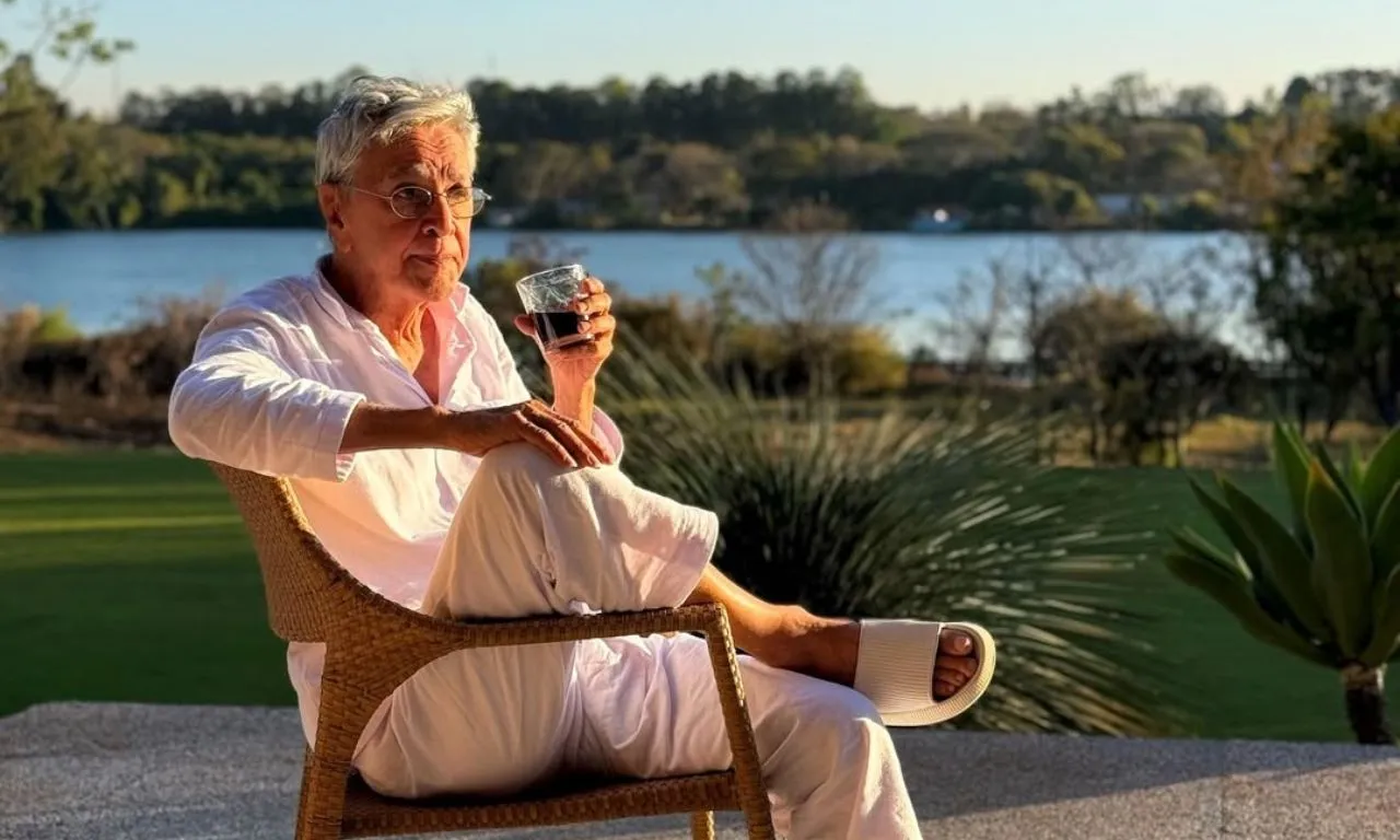 Caetano Veloso: carreira, história e importância na música brasileira