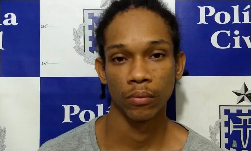 Traficante flagrado vendendo drogas é preso na Liberdade