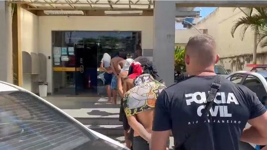 Seis Homens Foram Presos E Dois Menores Apreendidos, Neste S&aacute;bado (21), Acusados De Participarem De Um Ataque Brutal Contra Uma Capivara