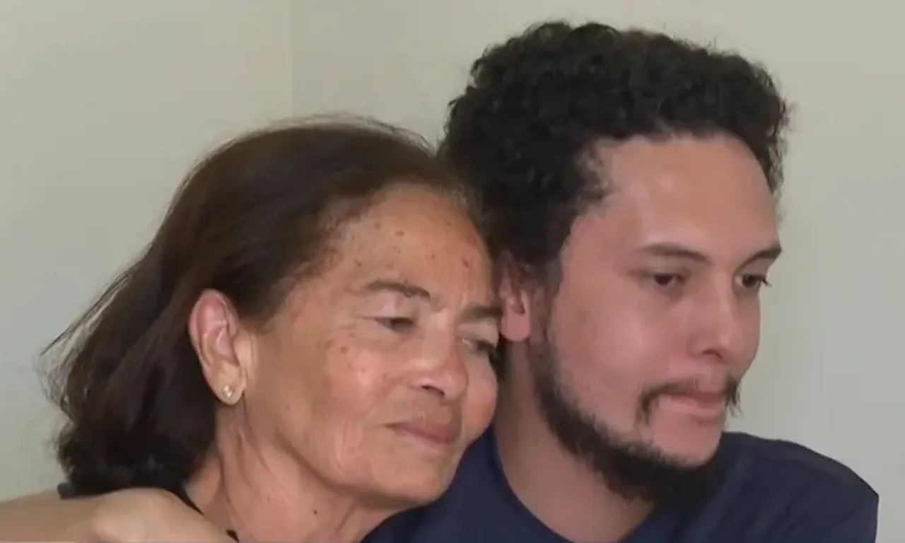 Daniel Gon&ccedil;alves, de 26 anos, estava com a m&atilde;e em &ocirc;nibus que tombou na BR-122, em Iraquara; sete pessoas morreram e outras 13 ficaram feridas. | Foto: Reprodu&ccedil;&atilde;o/Jornal da Manh&atilde;