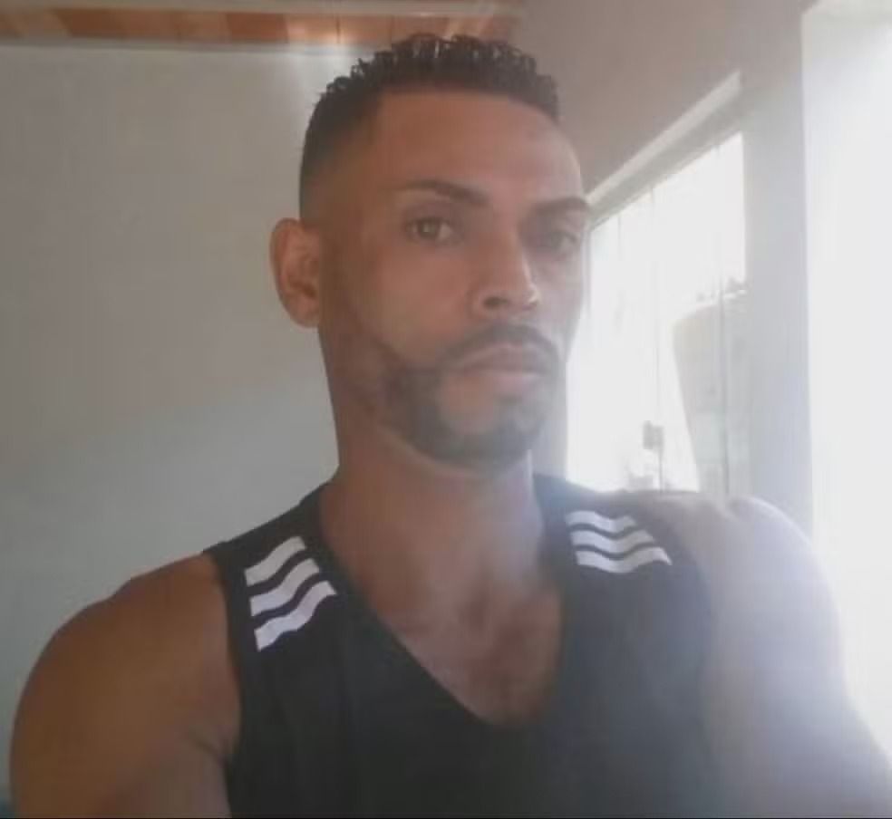 Laudemir foi socorrido por policiais militares e levada em uma viatura para o hospital. | Foto: Redes Sociais