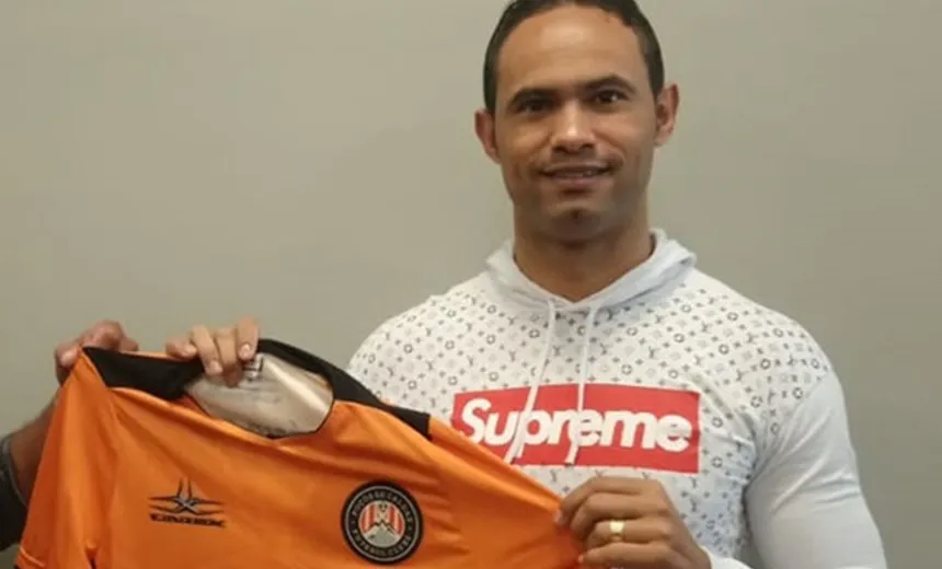 Goleiro Bruno consegue autorização da Justiça e tem data para voltar ao futebol