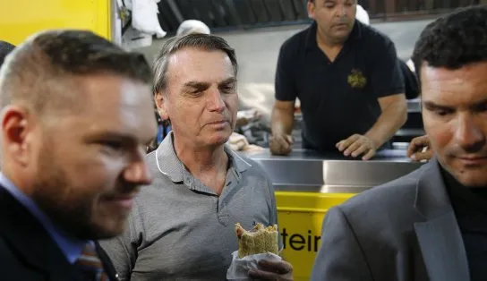 Bolsonaro gastou R$ 19 mil no cartão corporativo em padaria de Salvador