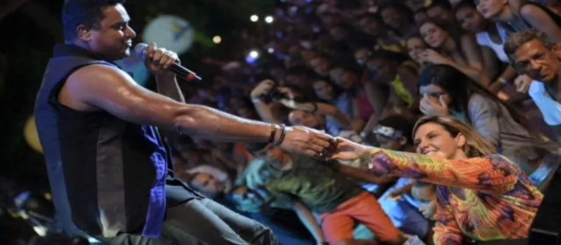 Xanddy e Carla Perez se pronunciam sobre tragédia; Saiba como conseguir dinheiro do ingresso de volta