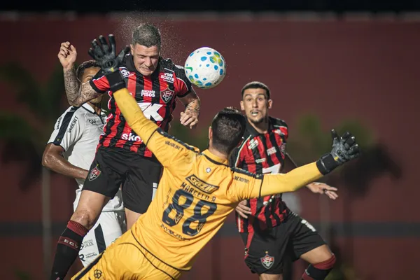 Com gols de Kayzer e Baralhas, o Vitória venceu o Remo na estreia do Campeonato Brasileiro de 2026. oto: Victor Ferreira/EC Vitória
