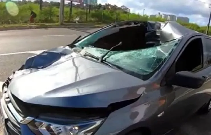 Boi é atropelado por carro na Avenida Orlando Gomes, em Salvador