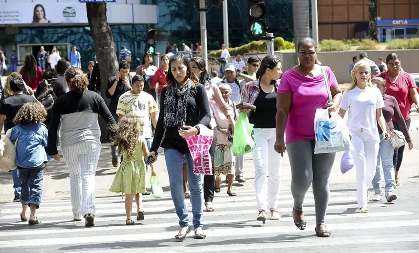  Desemprego no Brasil recua 0,7 ponto percentual, diz IBGE