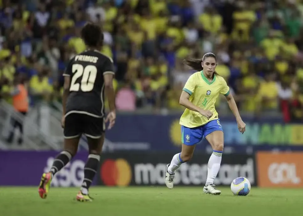 Com baiana Rafaelle no elenco, Brasil estreia no futebol feminino dos Jogos Olímpicos