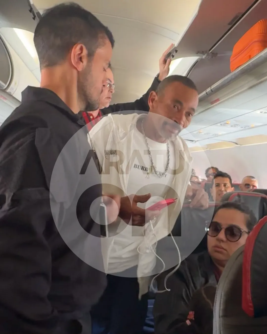 VÍDEO: veja momento em que foragido por estupro é preso após embarcar em avião em Salvador 