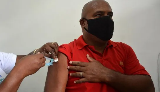 Salvador segue com vacinação contra Covid-19 nesta terça; confira os postos