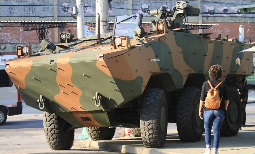 Forças de segurança mantém operações em comunidades no Rio; dois militares morreram