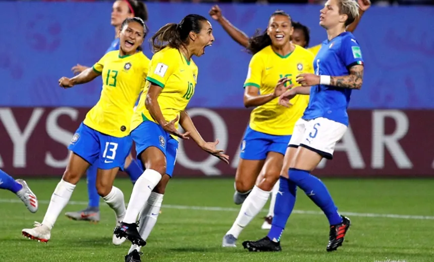 Brasil se classifica e Marta se consagra como maior artilheira das Copas