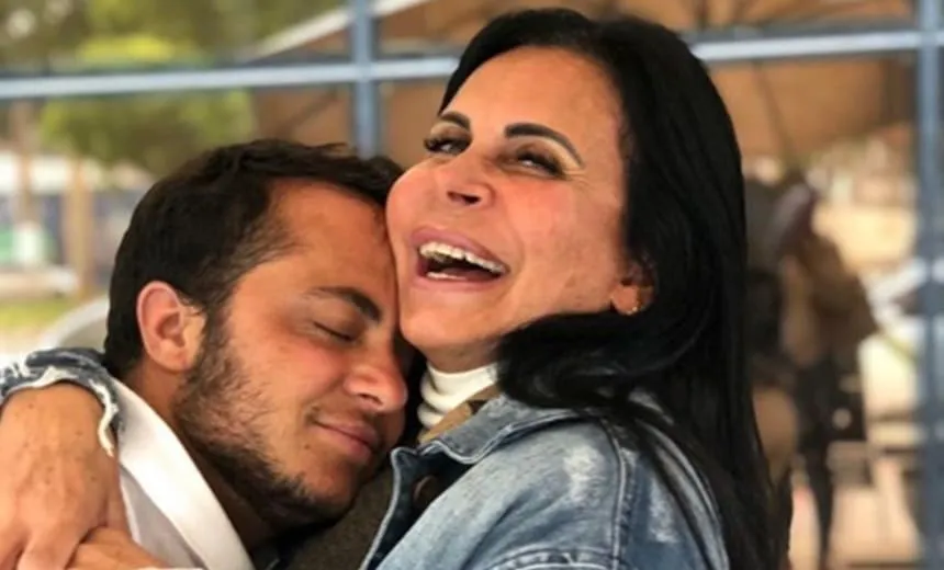 “Mundo dá voltas”, diz Gretchen após vereador chamar Thammy de ‘menina’ em Câmara